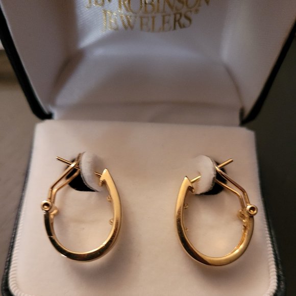 14k Yellow Gold Diamond Earrings. - Picture 5 of 6